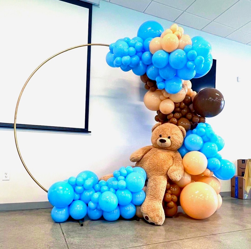 We can bearly wait theme. Teddy bear with balloon garlands. 
